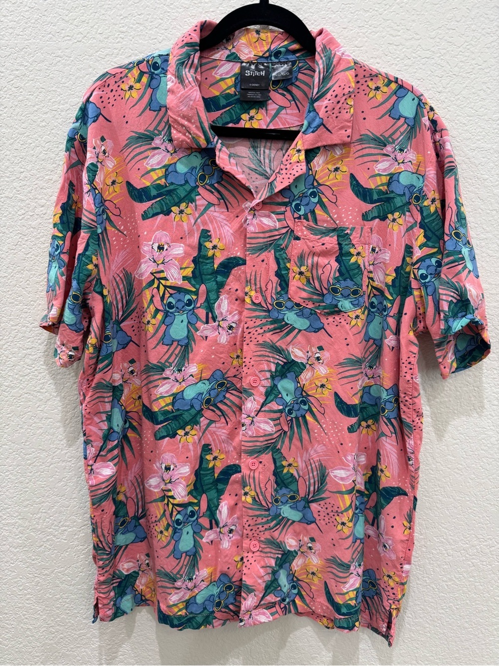 Disney Stitch Hawaiian Button Up Shirt Men’s Large Pink Tropical Rayon Aloha